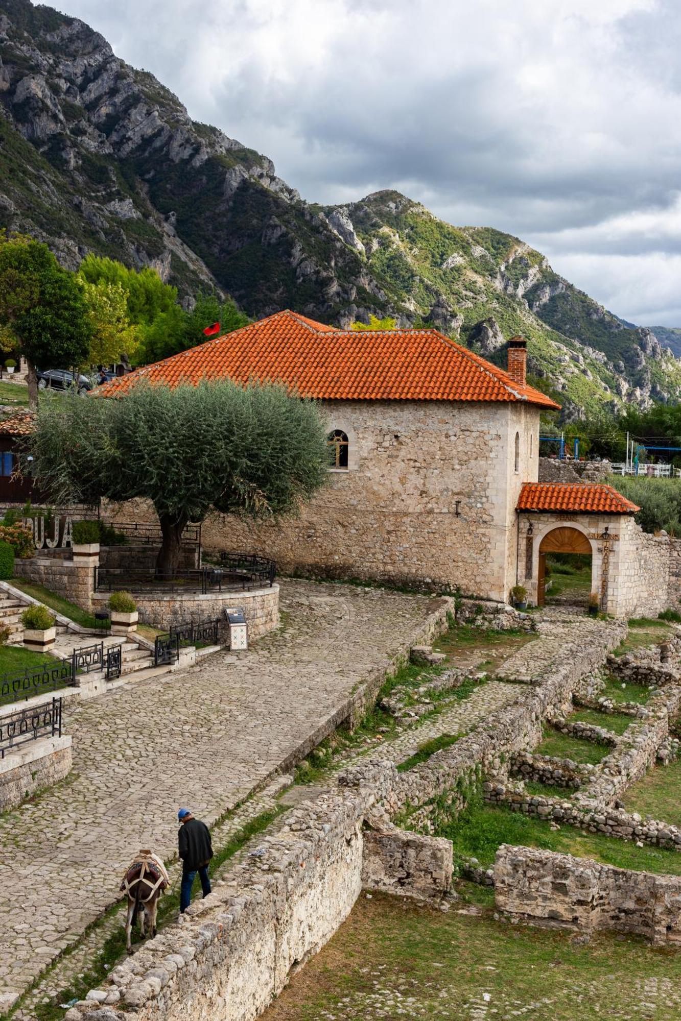 Kruja Albergo Diffuso , Inside Kruja Castle Exteriör bild